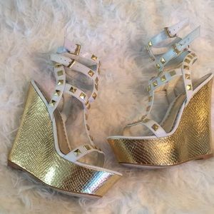 Bebe White and gold wedge Sandal